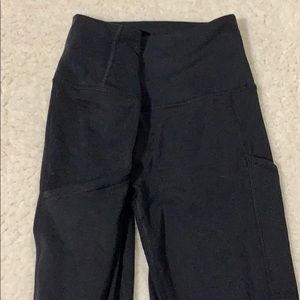 Yoga pants with pockets